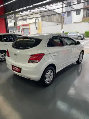 CHEVROLET-ONIX-2016