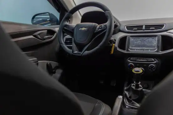 CHEVROLET-ONIX-2015