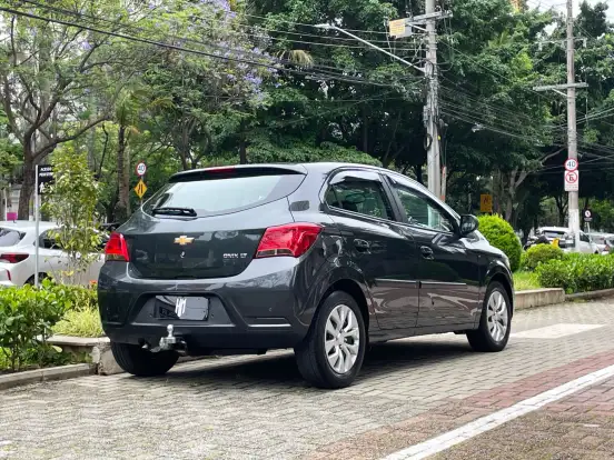 CHEVROLET-ONIX-2016