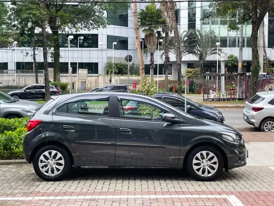 CHEVROLET-ONIX-1.4 MPFI LT 8V FLEX 4P AUTOMÁTICO CHEVROLET-ONIX-2016