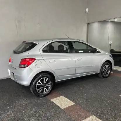 CHEVROLET-ONIX-2014