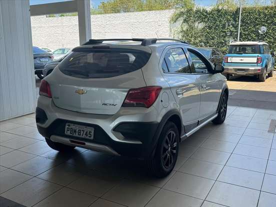 CHEVROLET-ONIX-2018