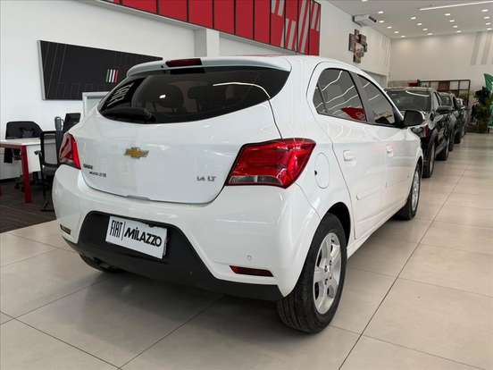 CHEVROLET-ONIX-2018