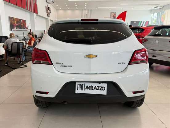CHEVROLET-ONIX-2018