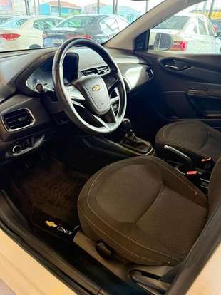 CHEVROLET-ONIX-2014
