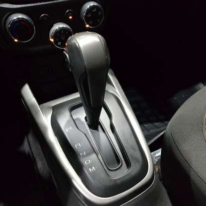 CHEVROLET-ONIX-2015