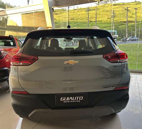 CHEVROLET-TRACKER-2023