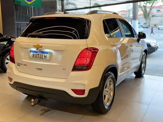 CHEVROLET-TRACKER-2017