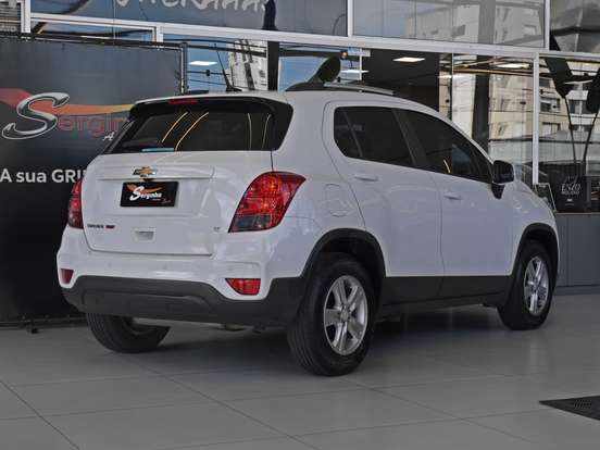 CHEVROLET-TRACKER-2017