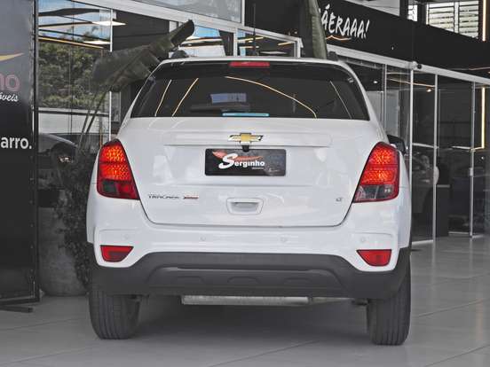 CHEVROLET-TRACKER-2017