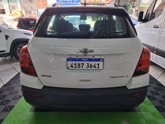 CHEVROLET-TRACKER-2015