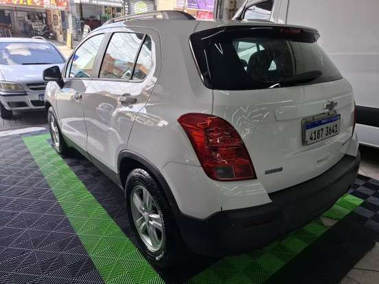 CHEVROLET-TRACKER-2015