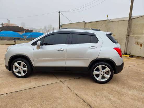 CHEVROLET-TRACKER-2015