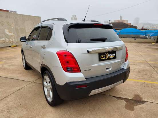 CHEVROLET-TRACKER-2015