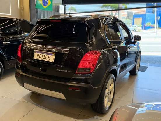 CHEVROLET-TRACKER-2015
