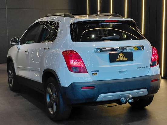 CHEVROLET-TRACKER-2015