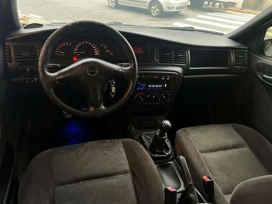CHEVROLET-VECTRA-2001