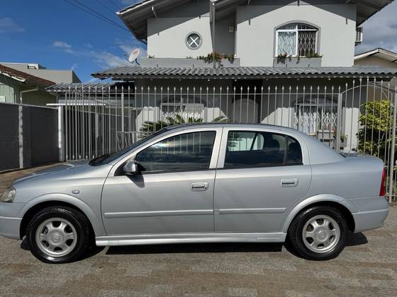 CHEVROLET ASTRA 1.8 MPFI MILLENIUM II SEDAN 8V GASOLINA 4P MANUAL