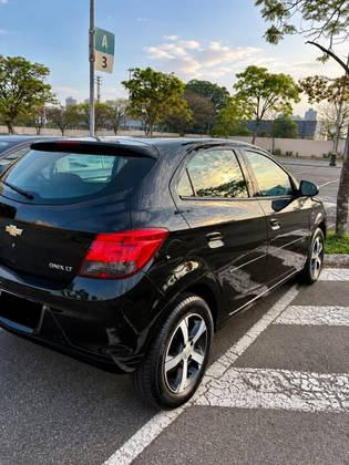 CHEVROLET ONIX 1.4 MPFI LT 8V FLEX 4P AUTOMÁTICO