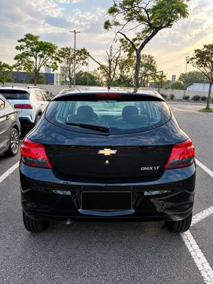 CHEVROLET-ONIX-2016