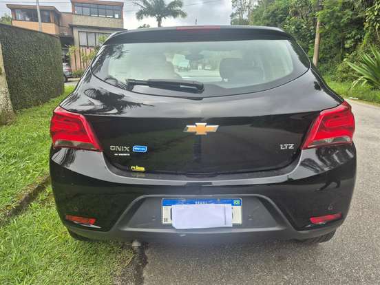 CHEVROLET-ONIX-2018