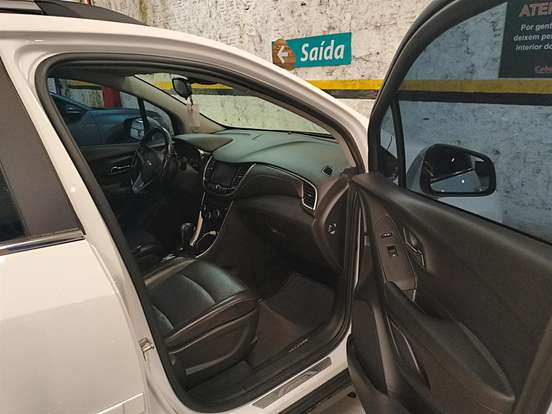 CHEVROLET-TRACKER-2018