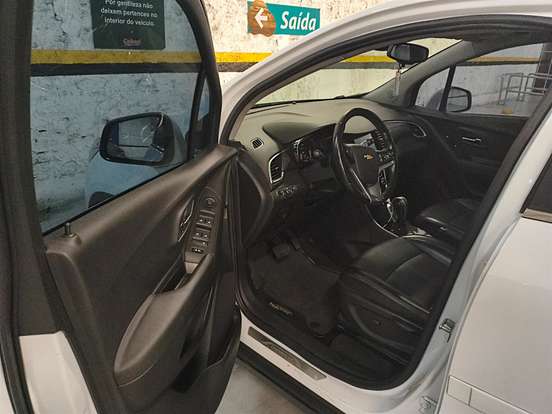 CHEVROLET-TRACKER-2018