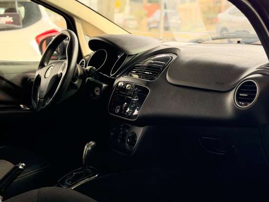 FIAT-LINEA-1.8 ESSENCE 16V FLEX 4P AUTOMATIZADO FIAT-LINEA-2015