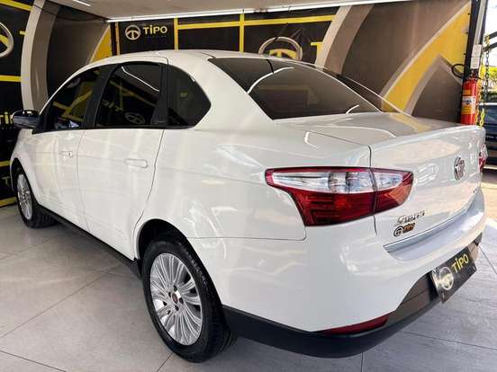 FIAT-SIENA-2015