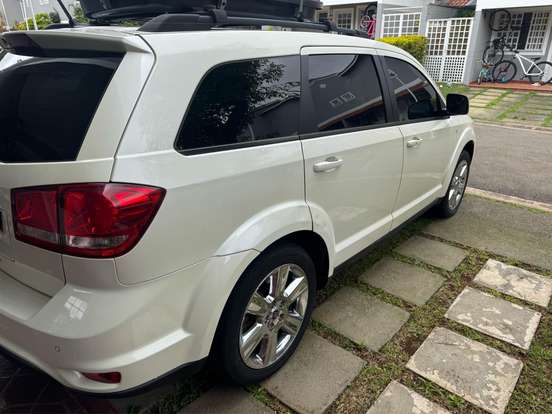 FIAT-FREEMONT-2.4 PRECISION 16V GASOLINA 4P AUTOMÁTICO FIAT-FREEMONT-2013