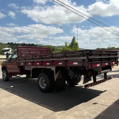 FORD-F-4000-2005