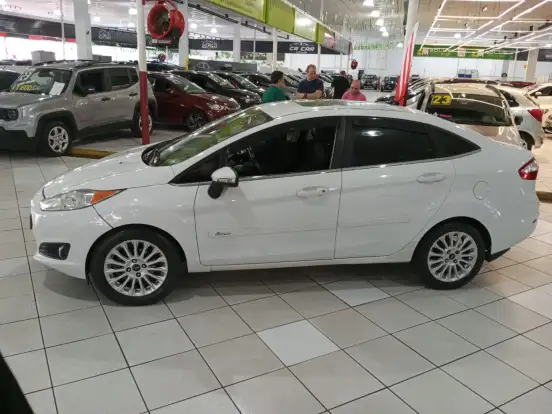 FORD-FIESTA-1.6 SE SEDAN 16V FLEX 4P POWERSHIFT FORD-FIESTA-2015