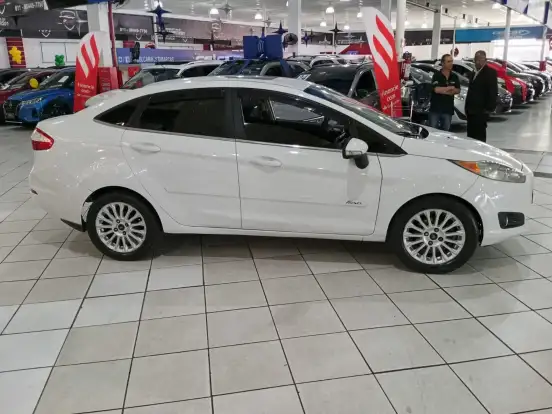 FORD-FIESTA-2015