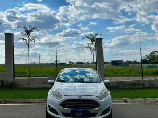FORD-FIESTA-1.6 TITANIUM HATCH 16V FLEX 4P POWERSHIFT FORD-FIESTA-2015