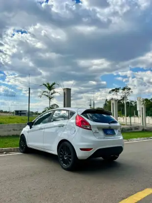 FORD-FIESTA-2015