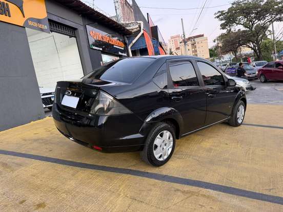 FORD-FIESTA-2013