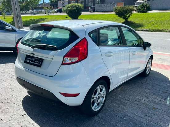 FORD-FIESTA-2015