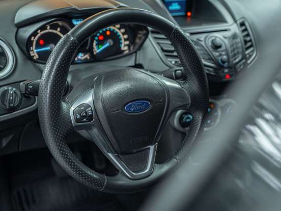 FORD-FIESTA-2014