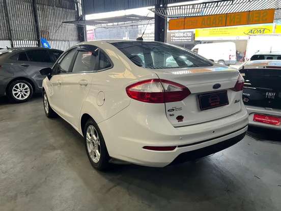 FORD-FIESTA-2015