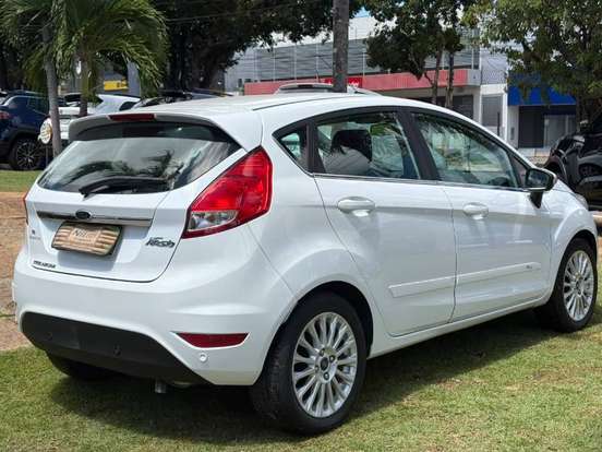 FORD-FIESTA-2014
