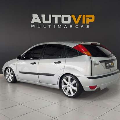 FORD-FOCUS-2004