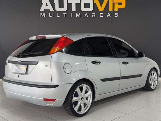 FORD-FOCUS-1.6 GLX SEDAN 8V GASOLINA 4P MANUAL FORD-FOCUS-2004