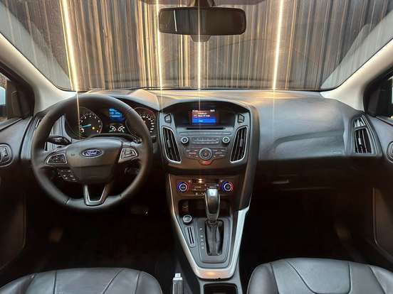 FORD-FOCUS-2015