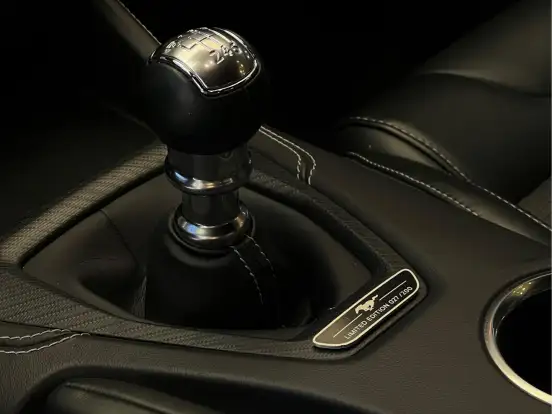FORD-MUSTANG-2025