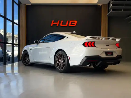FORD-MUSTANG-2025