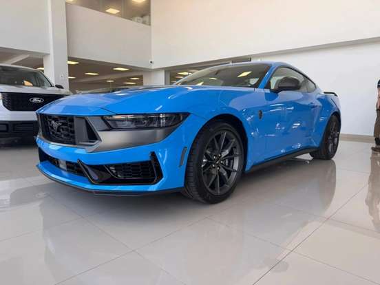 FORD-MUSTANG-2025