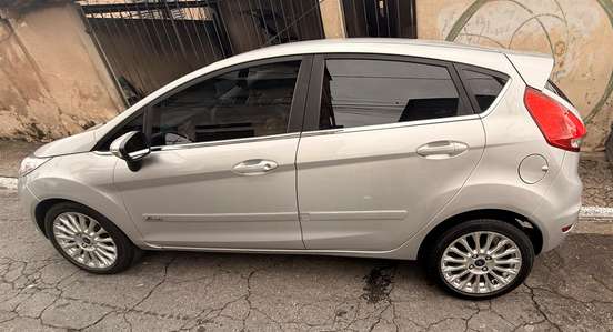 FORD-FIESTA-2014