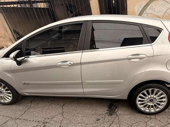 FORD-FIESTA-1.6 TITANIUM HATCH 16V FLEX 4P POWERSHIFT FORD-FIESTA-2014