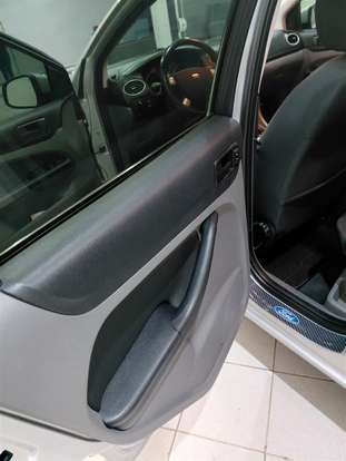 FORD-FOCUS-2012