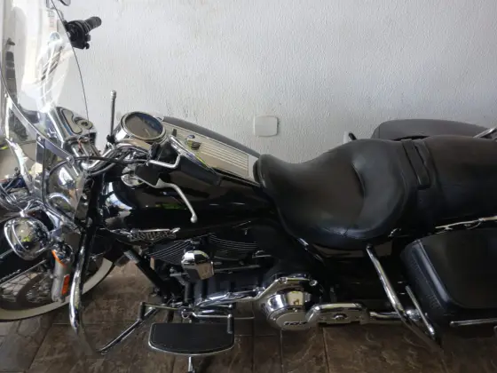 HARLEY-DAVIDSON ROAD KING CLASSIC 